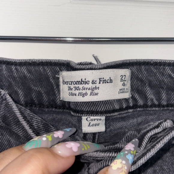 Abercrombie 90’s Straight Ultra High Rise Split Hem Jeans - Picture 5 of 6